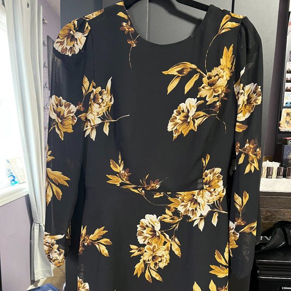 Dynamite mini floral dress - 5 for $25 for items marked with ⭐️ - Picture 2 of 4